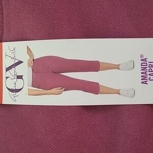 Gloria Vanderbilt Women's Amanda Capri Classic Rise Jean